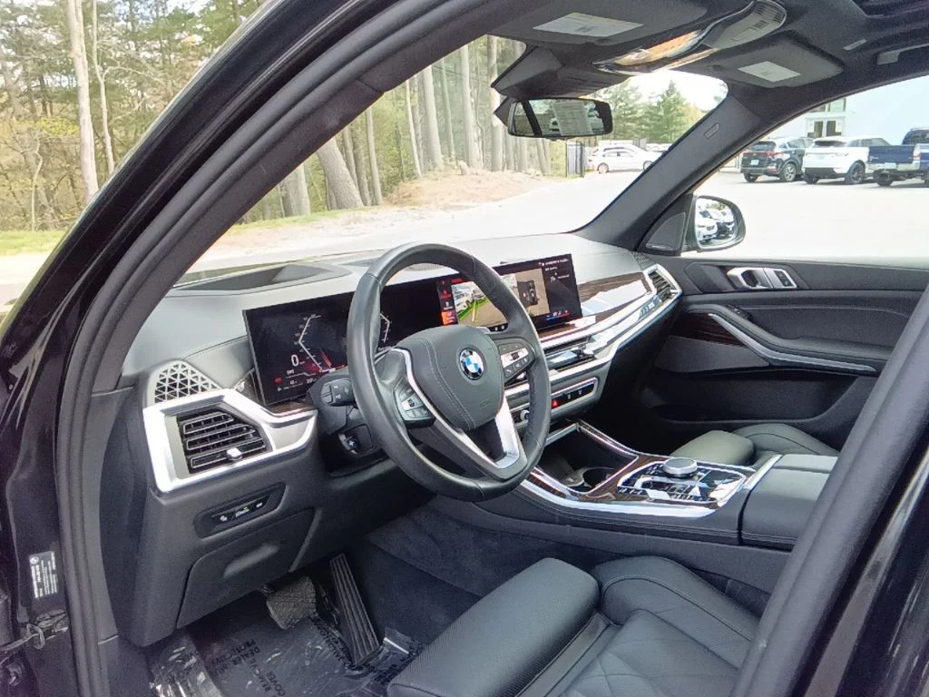 Certified Used 2025 Black Sapphire Metallic BMW xDrive40i image 12