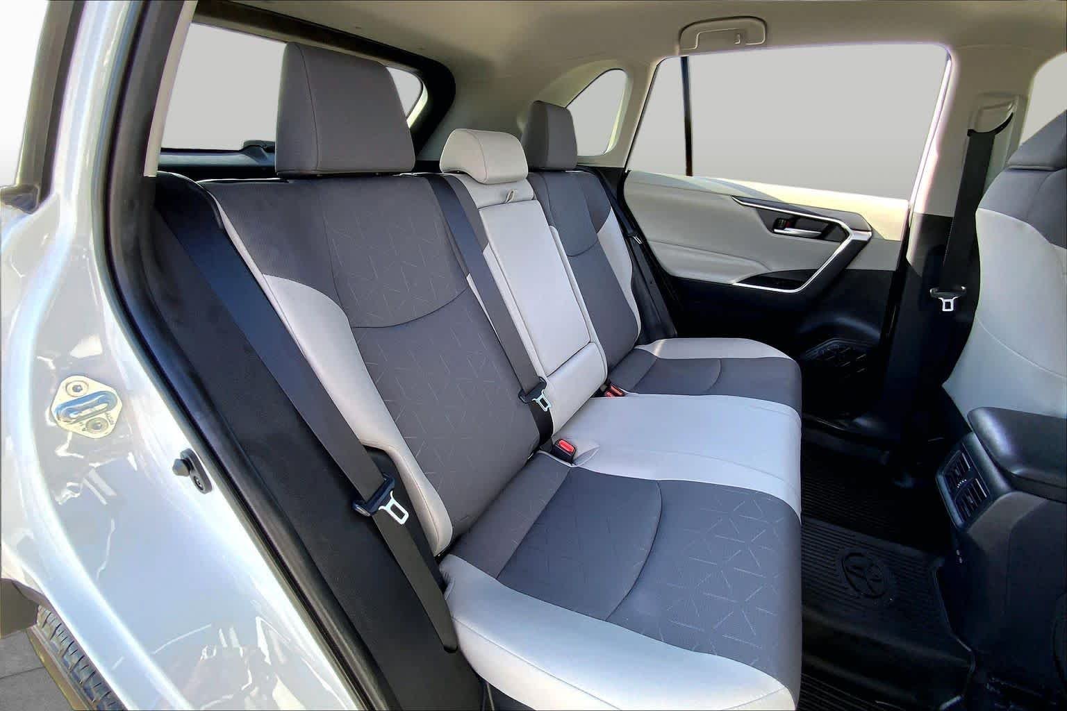 Used 2024 Ice Cap Toyota Hybrid XLE image 19