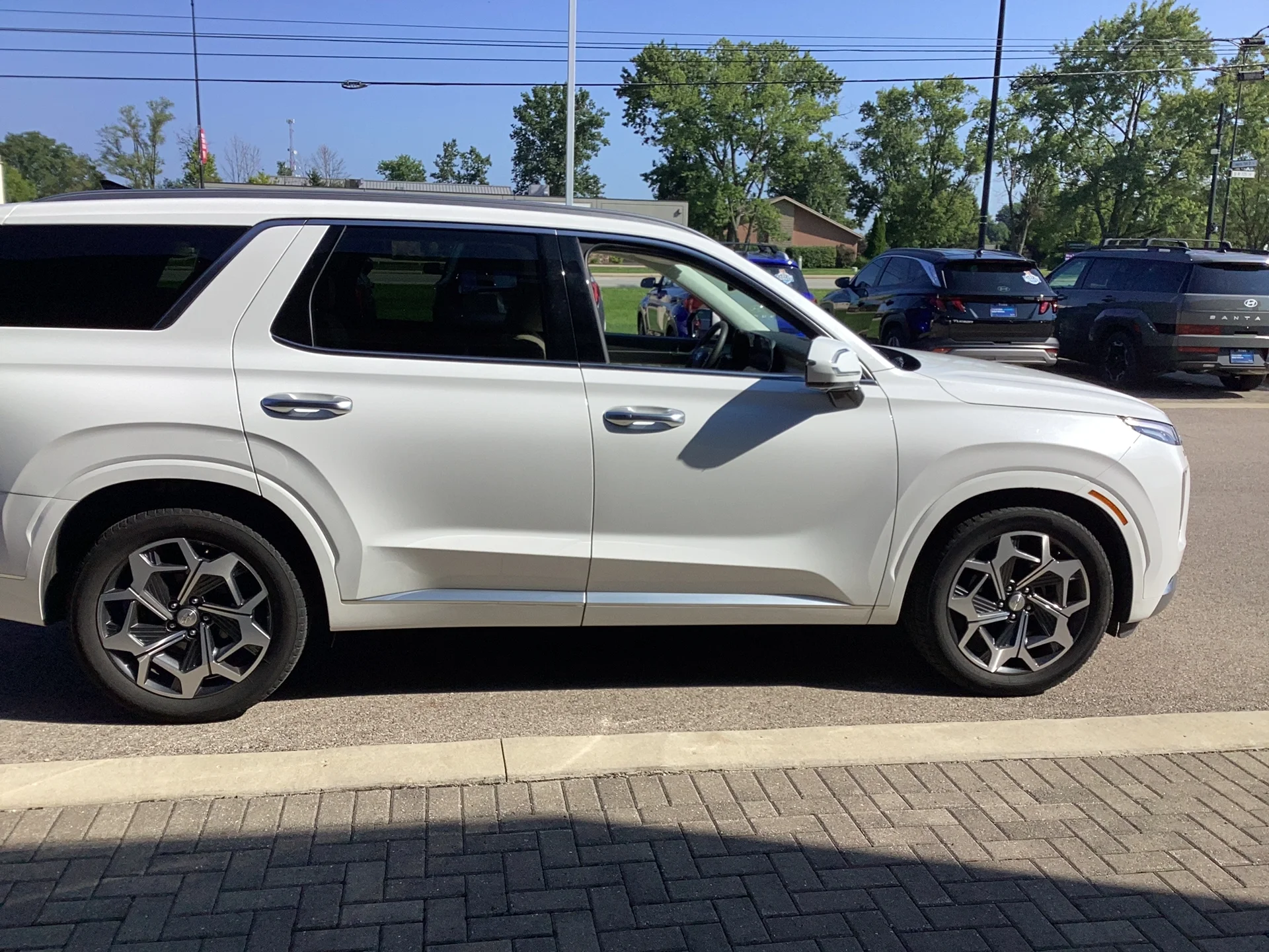 Used 2021 Hyper White Hyundai Calligraphy image 3
