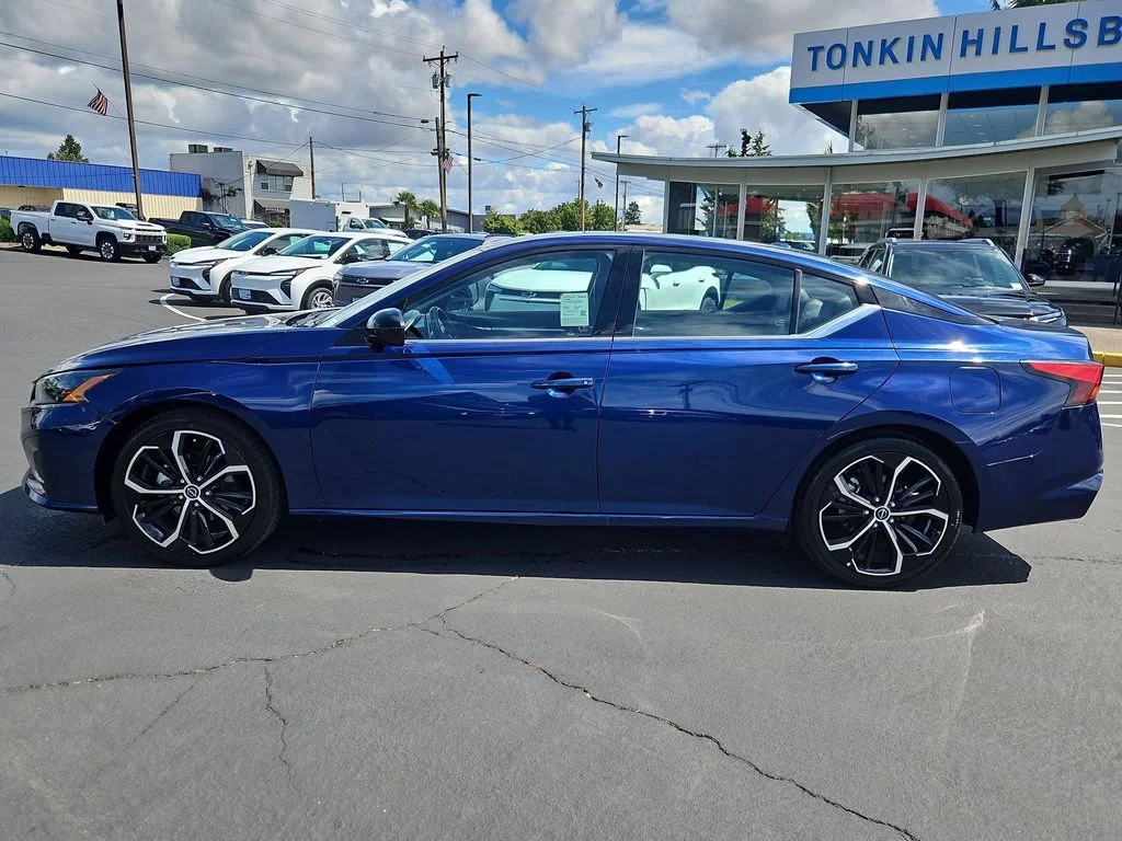 Used 2024 Deep Blue Pearl Nissan 2.5 SR image 3