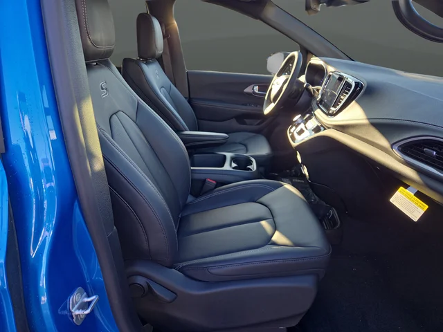 New 2026 Hydro Blue Pearl-Coat Exterior Paint Chrysler Select image 30