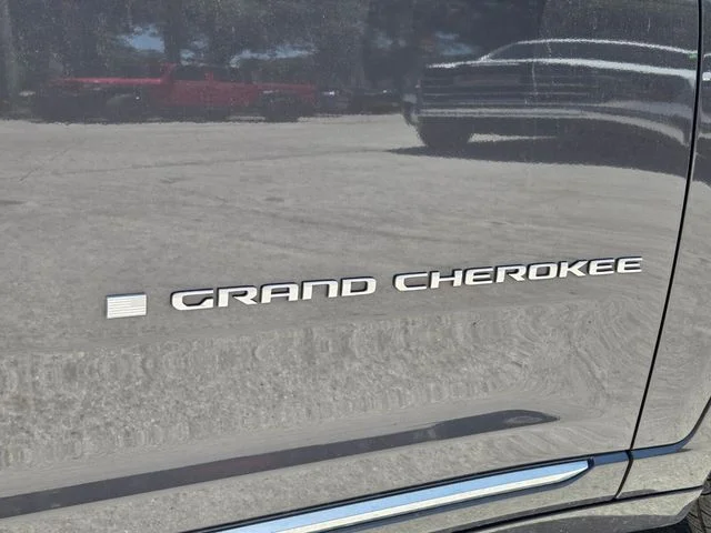 Certified Used 2025 Gray Jeep Summit image 12