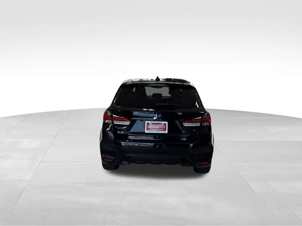 Used 2022 Black Mitsubishi 2.0 SE image 4