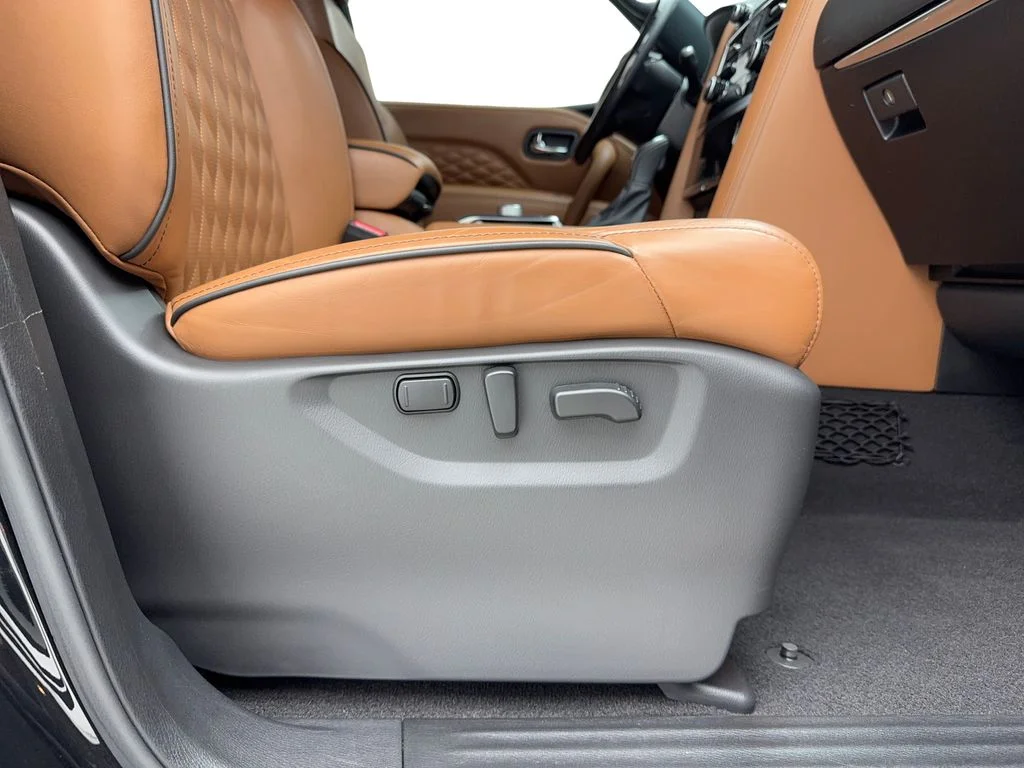 Used 2022 Black INFINITI Sensory image 51