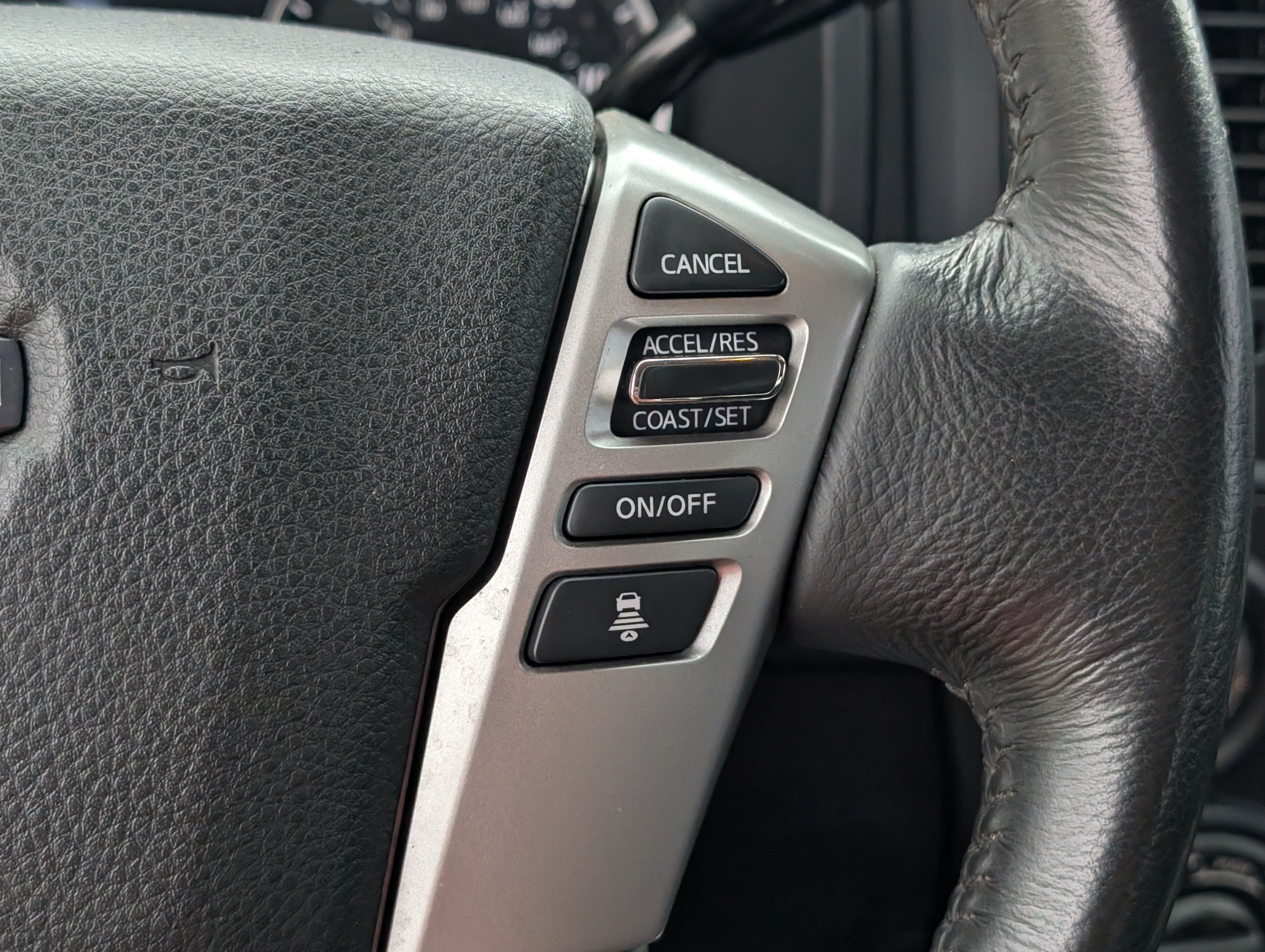 Used 2024 White Nissan SV image 18