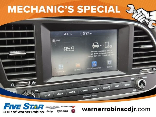 Used 2017 White Hyundai SE image 19