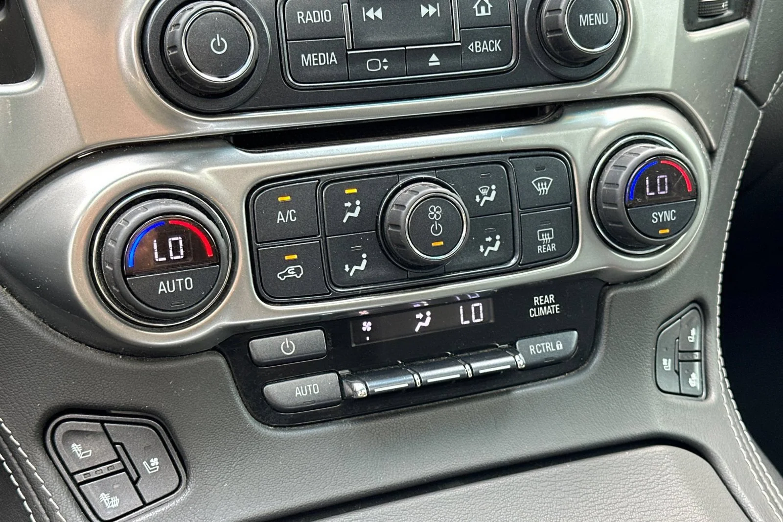 Used 2018 BLACK Chevrolet Premier image 22