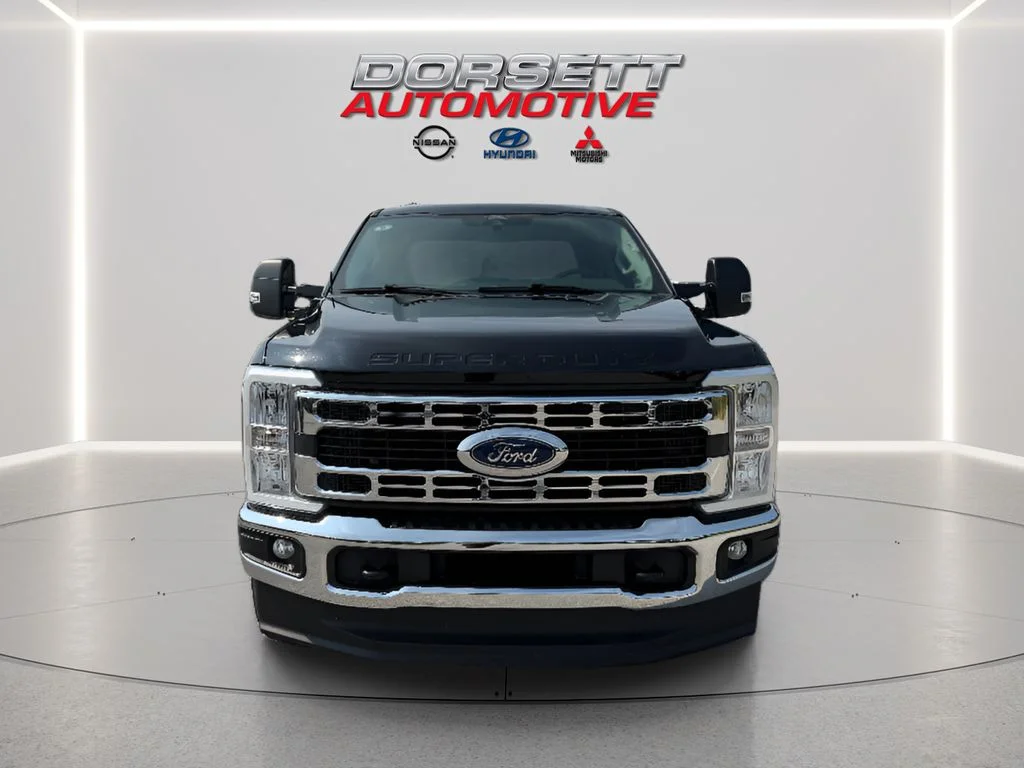 Used 2025 Agate Black Metallic Ford XLT image 2