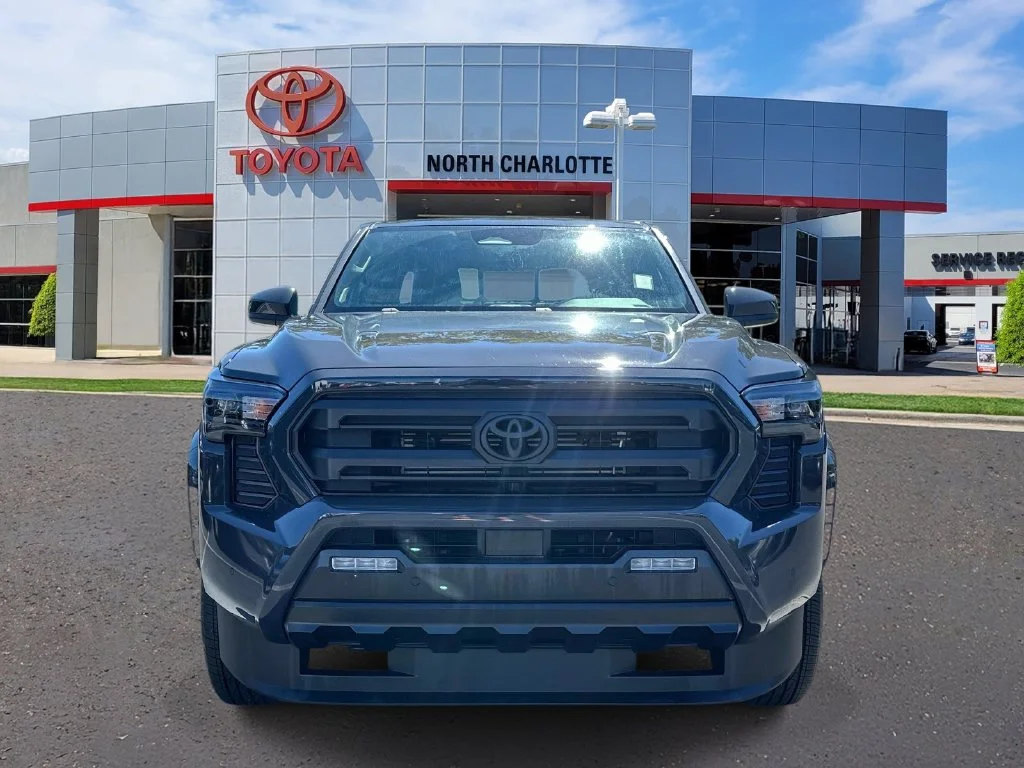 Certified Used 2024  Toyota SR5 image 3