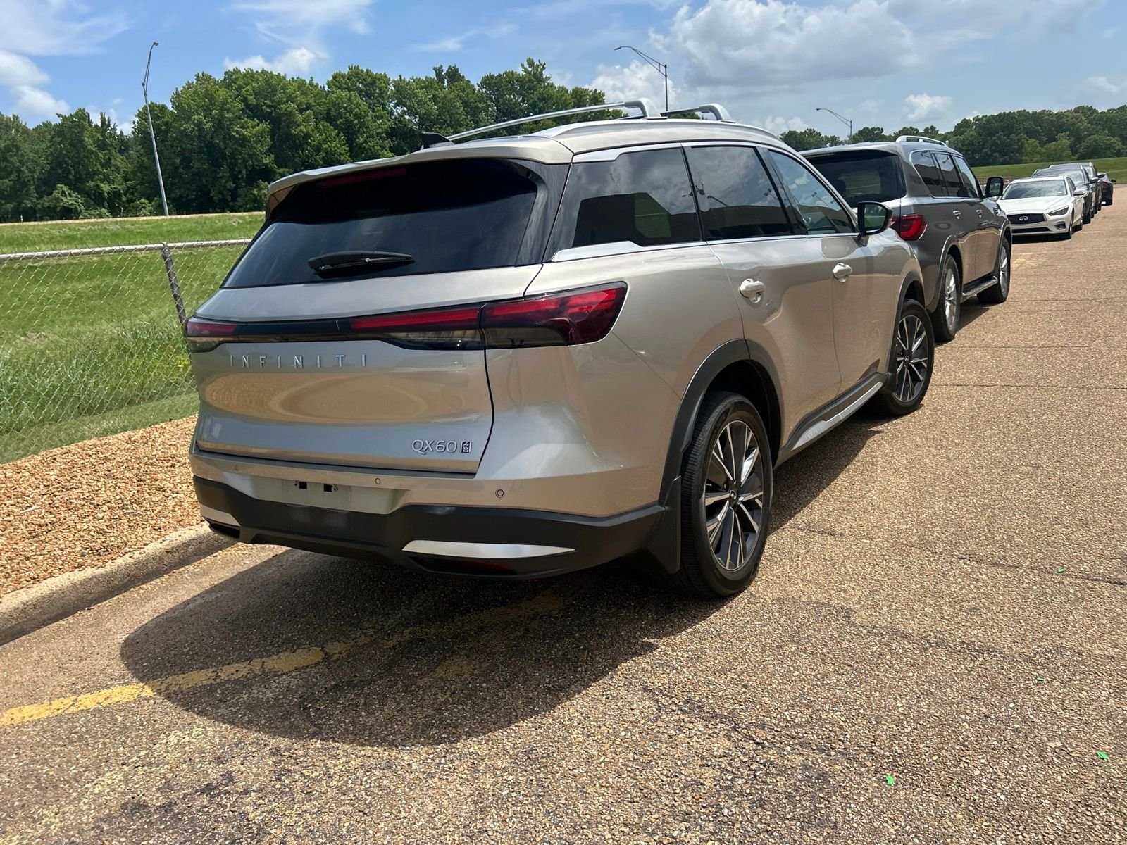Used 2026 Silver INFINITI LUXE image 27