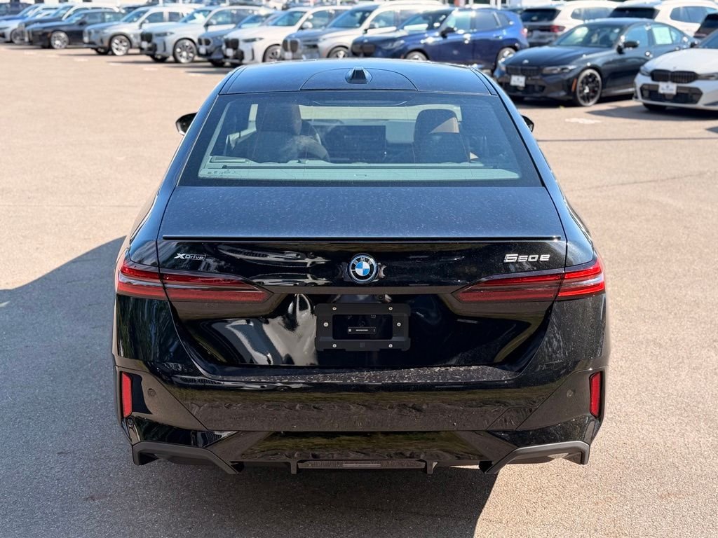 New 2027 Black Sapphire Metallic BMW 550e xDrive image 4