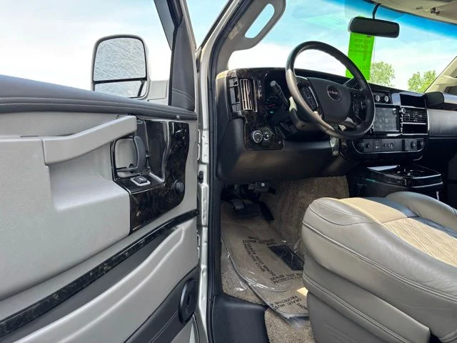 Used 2022 Quicksilver Metallic GMC Explorer Limited SE image 14
