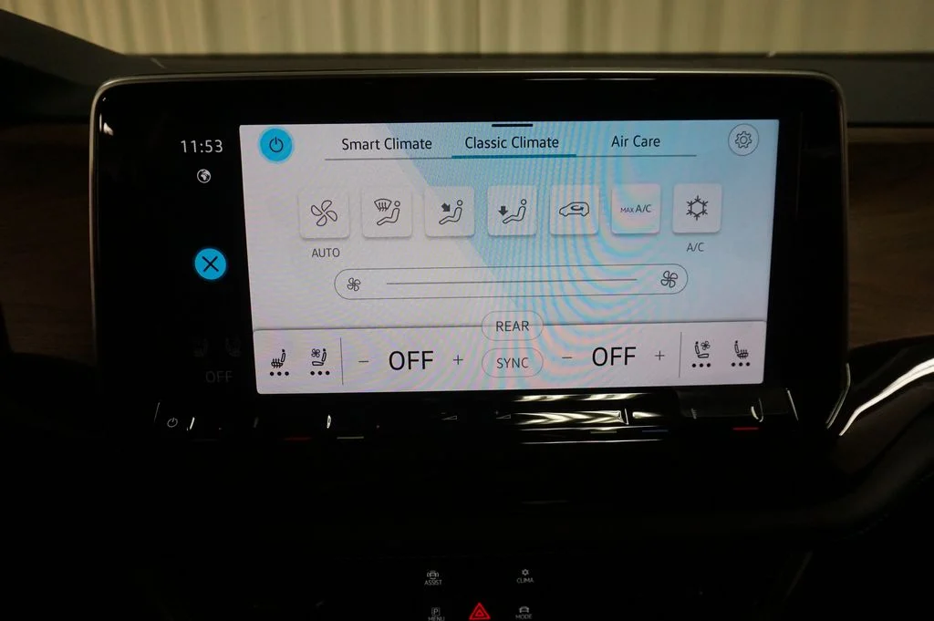 New 2026 Black Volkswagen 2.0T SE w/Technology image 18
