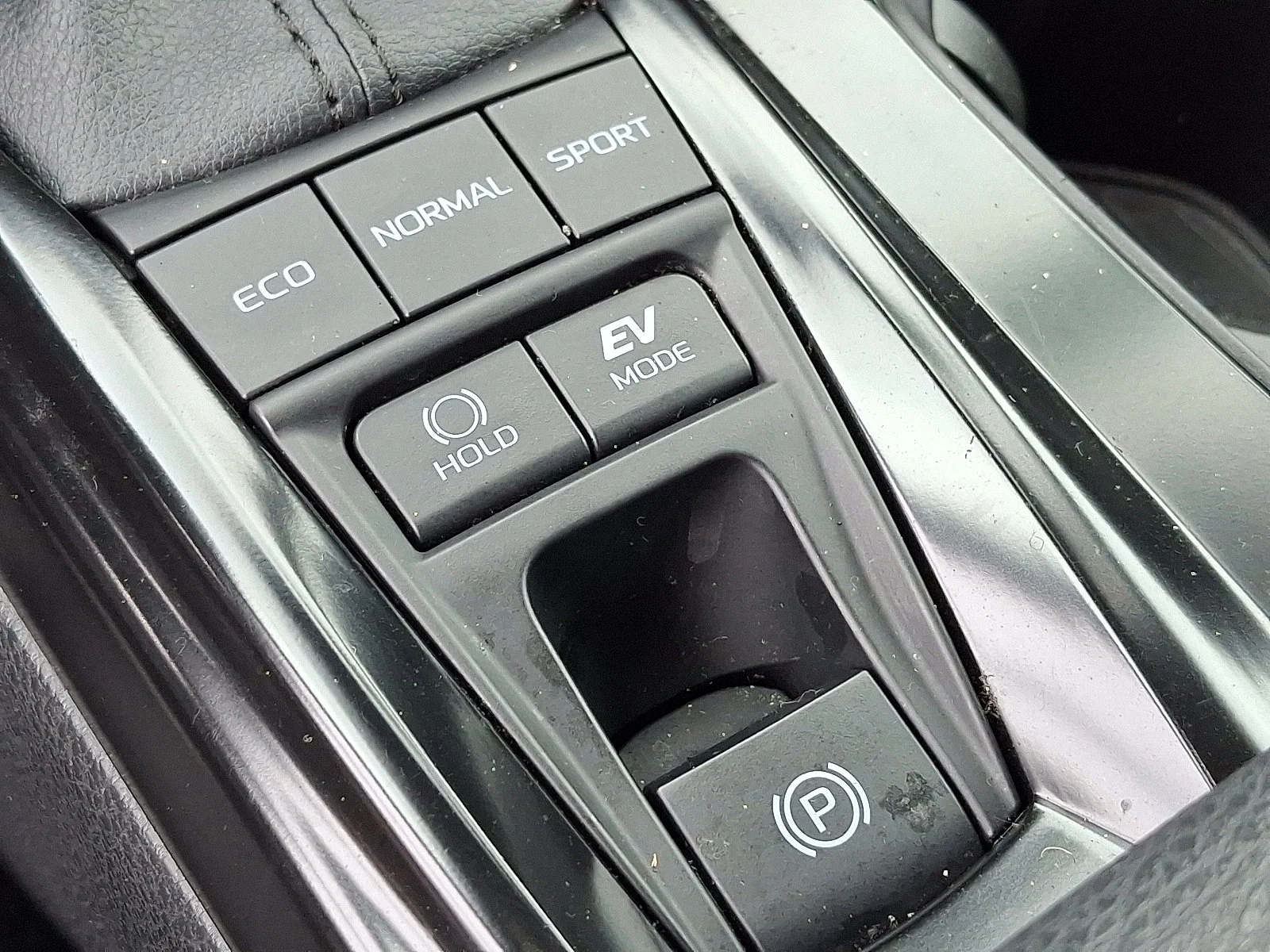 Used 2025 Underground - 1L7 Toyota LE image 24