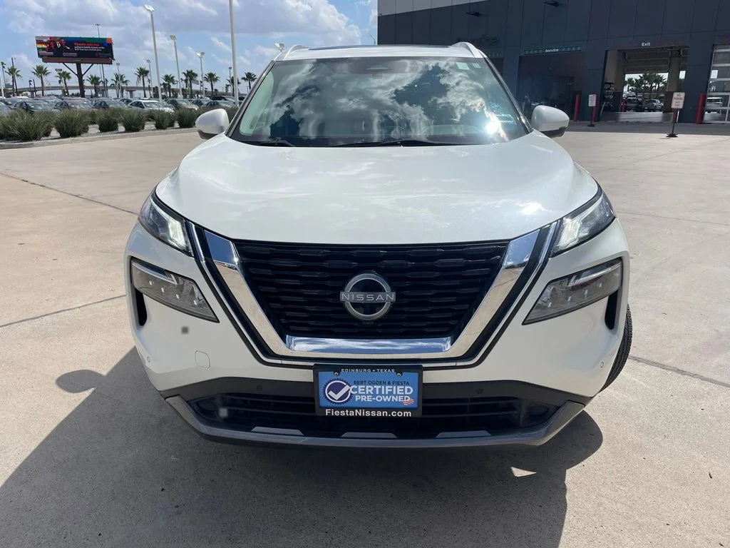 Used 2023 White Nissan SL image 2