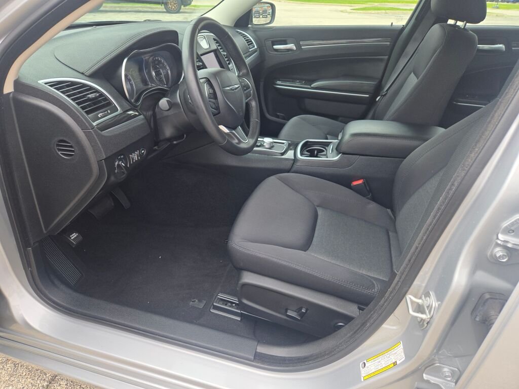 Used 2021 Silver Chrysler Touring image 22