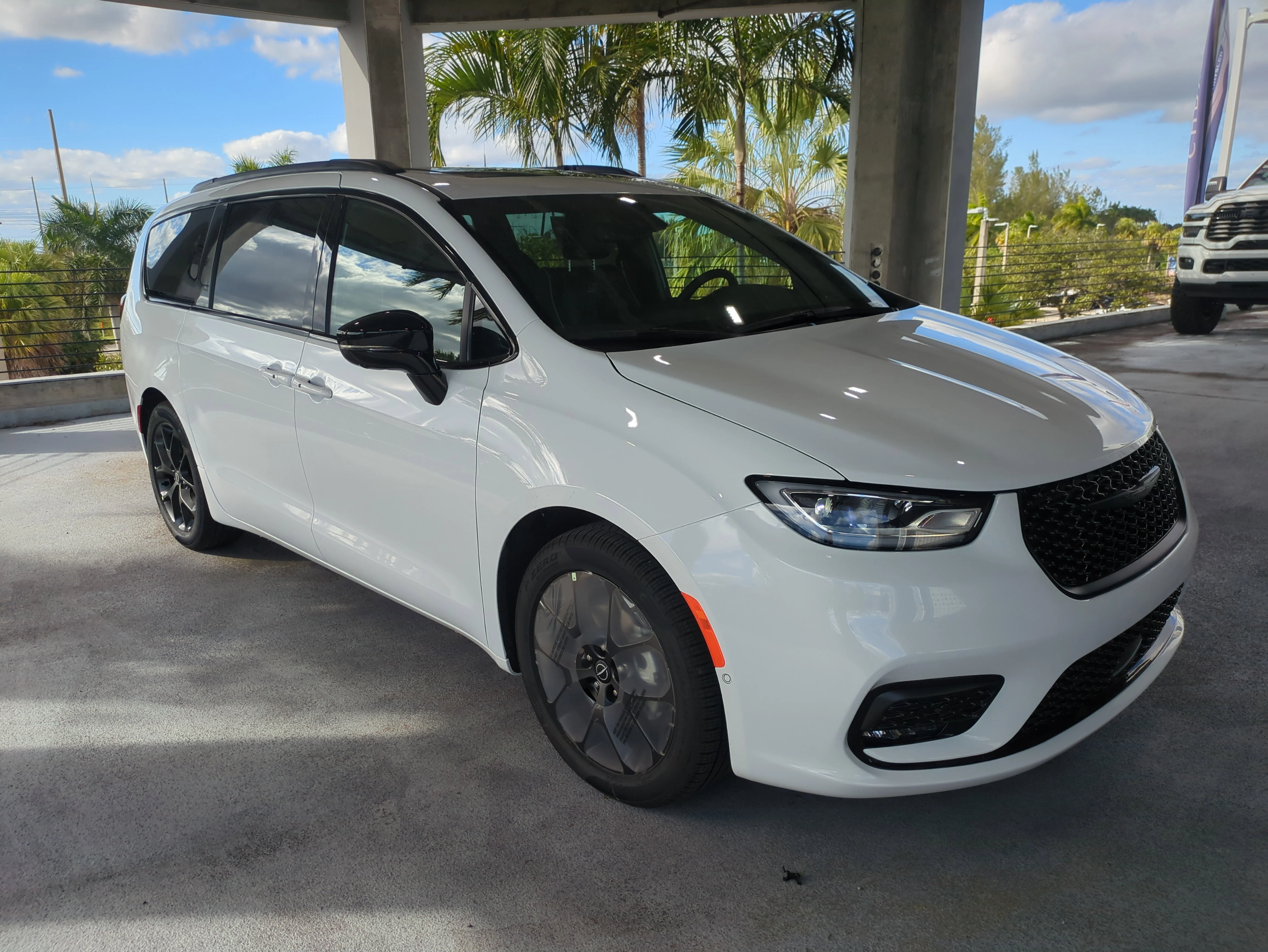 New 2026 Bright White Clear-Coat Exterior Paint Chrysler Limited image 1