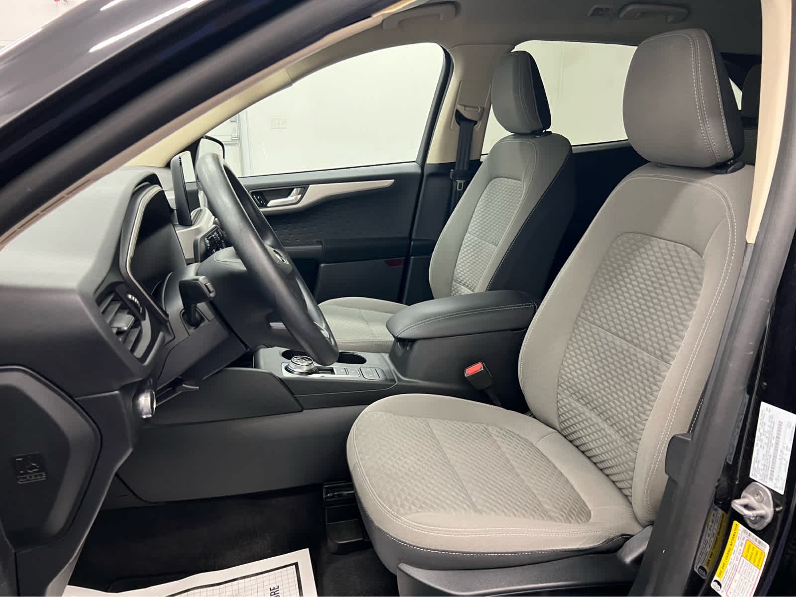 Used 2020 Agate Black Ford SE image 12