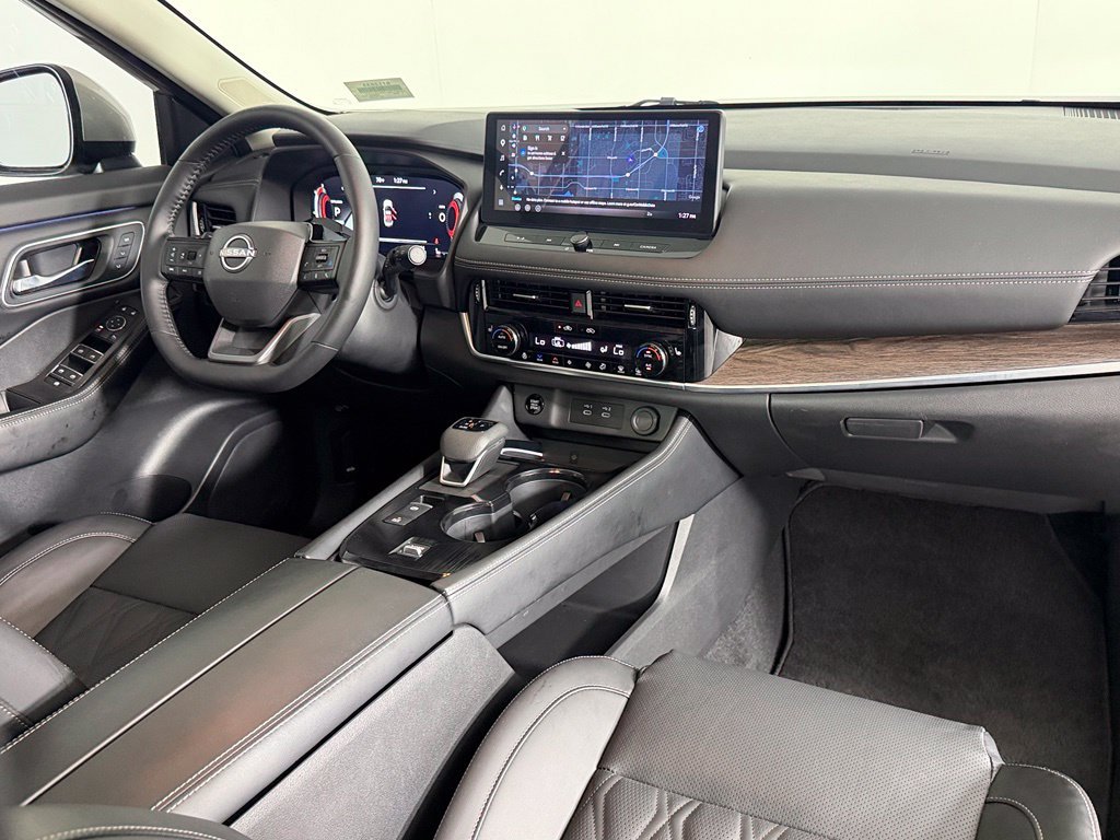 Used 2025 Gold Nissan Platinum image 16