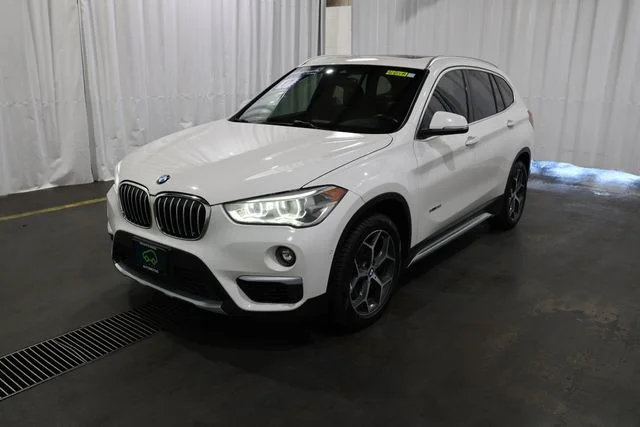 Used 2017 Alpine White BMW xDrive28i image 25