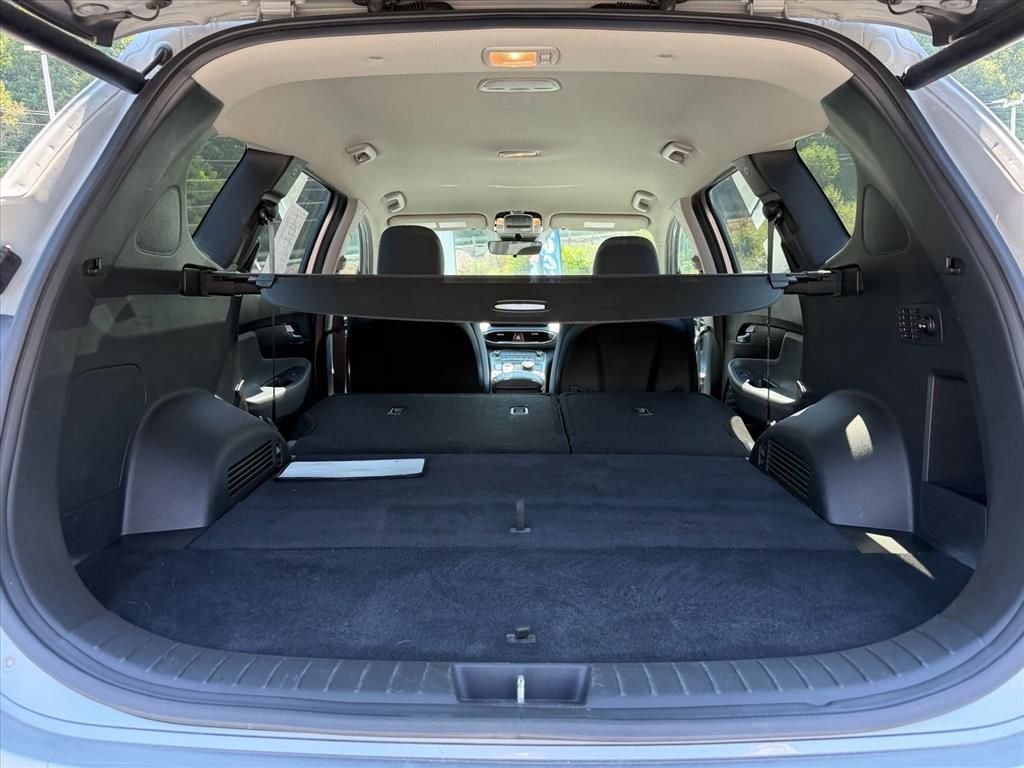 Used 2023 Silver Hyundai SEL image 27