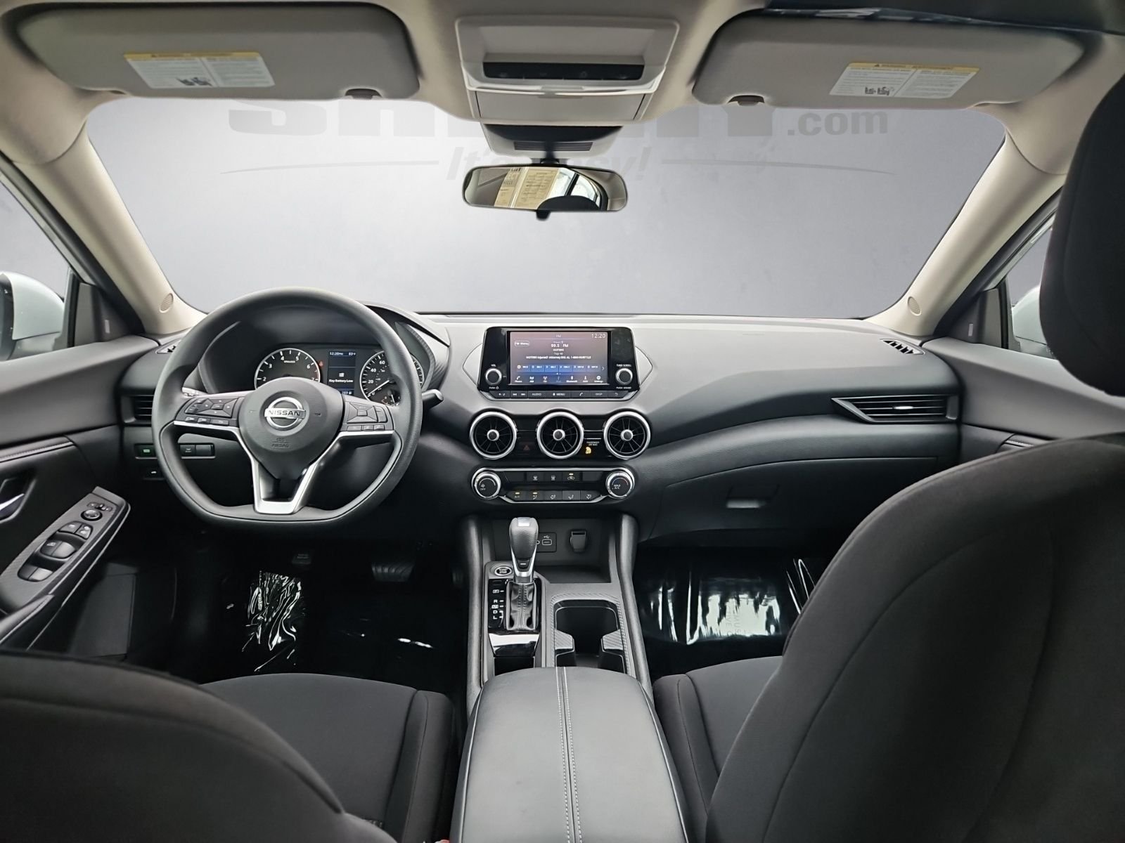 Used 2022 Silver Nissan S image 3
