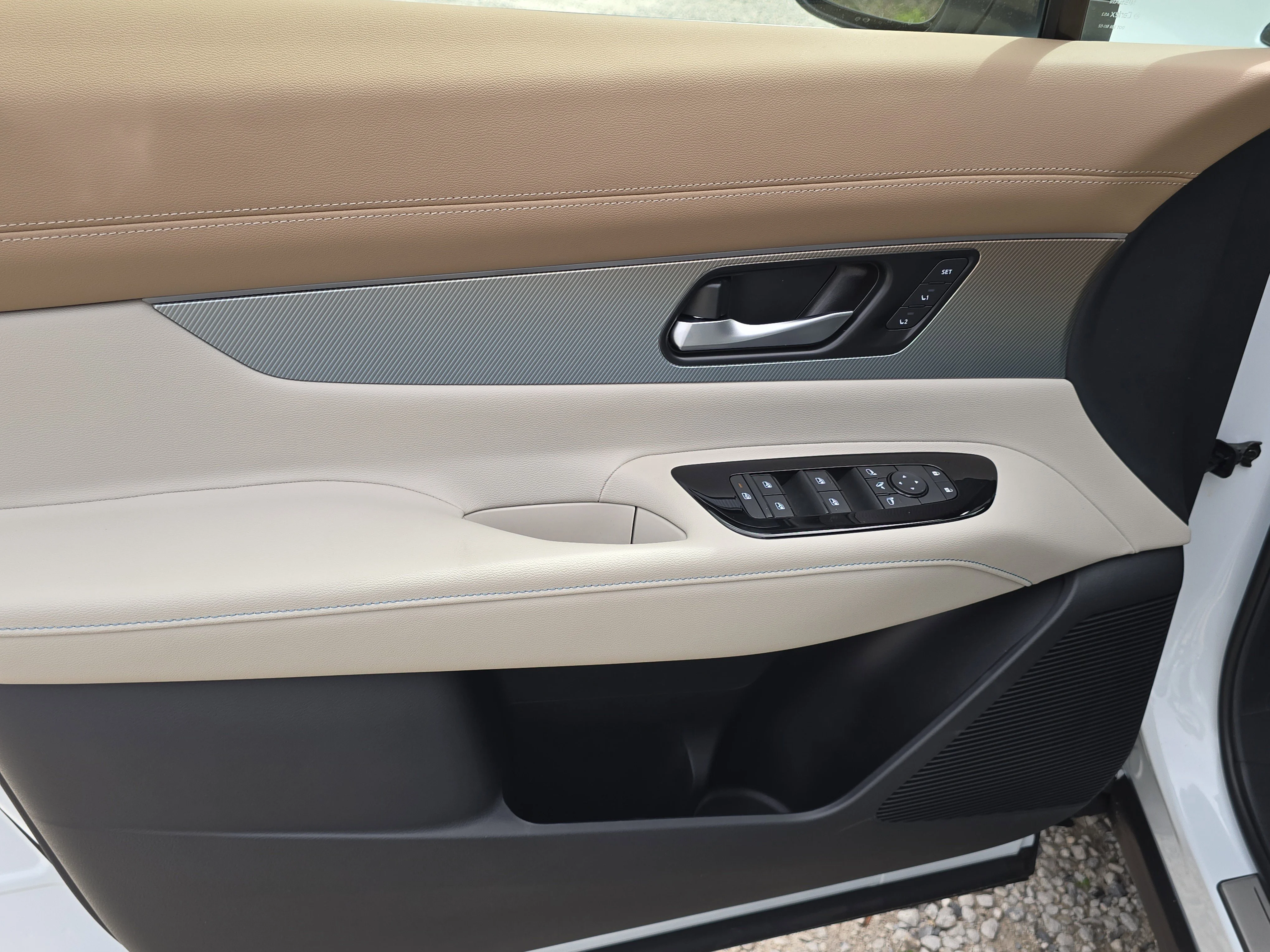 New 2026 Everest White Pearl TriCoat / Super Black Two-tone Nissan Platinum image 18