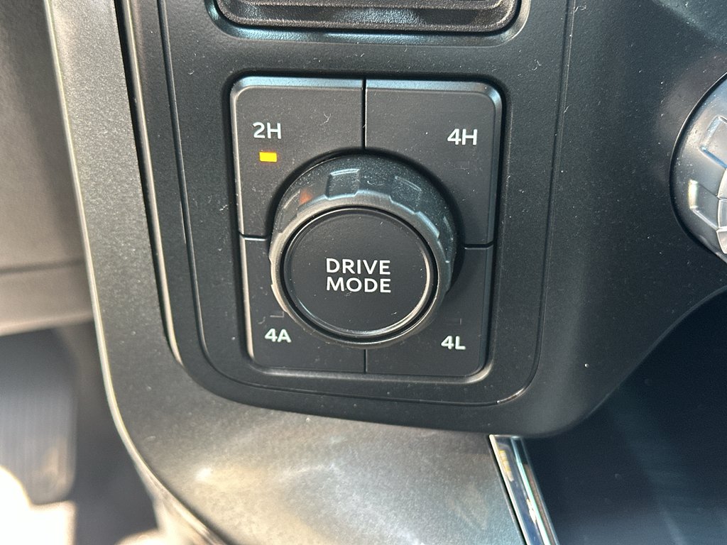 Used 2023 Carbonized Gray Metallic Ford Lariat image 27