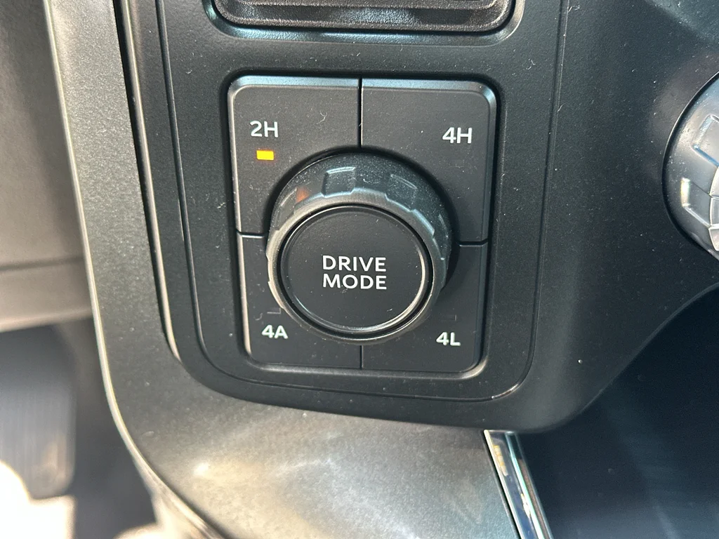 Used 2023 Carbonized Gray Metallic Ford Lariat image 27