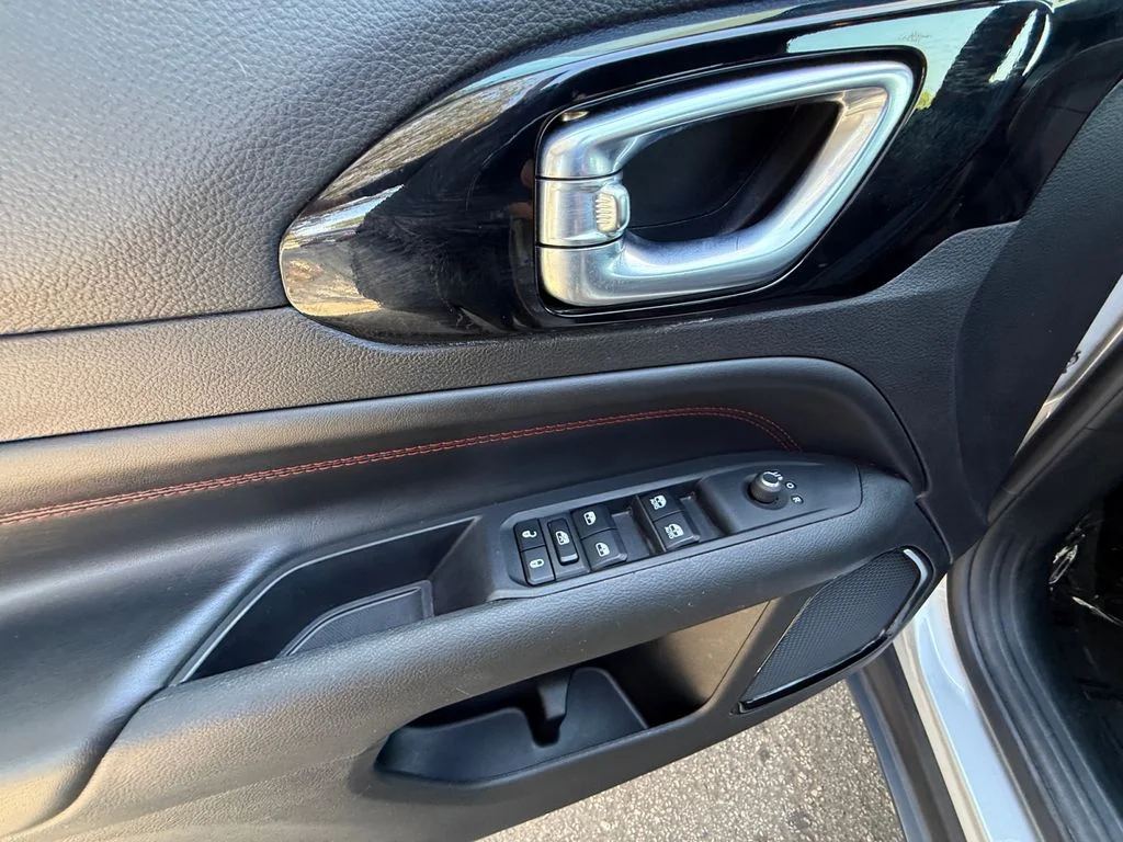 Used 2025 Silver Jeep Trailhawk image 11