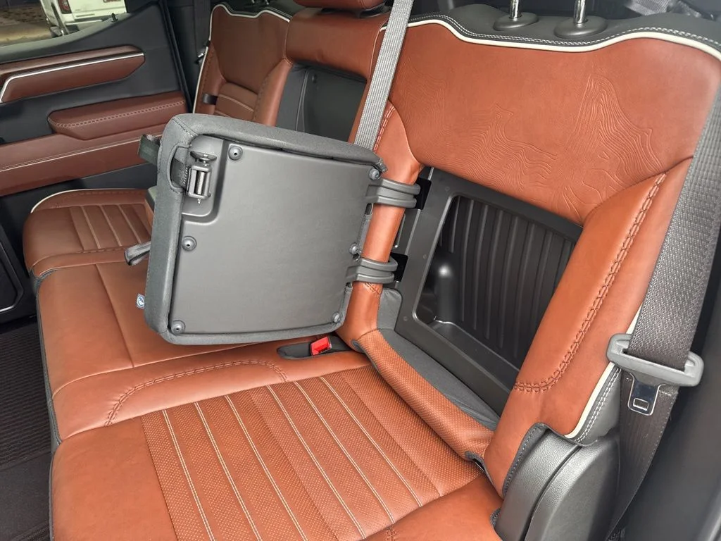 Used 2025 Onyx Black GMC Denali Ultimate image 18