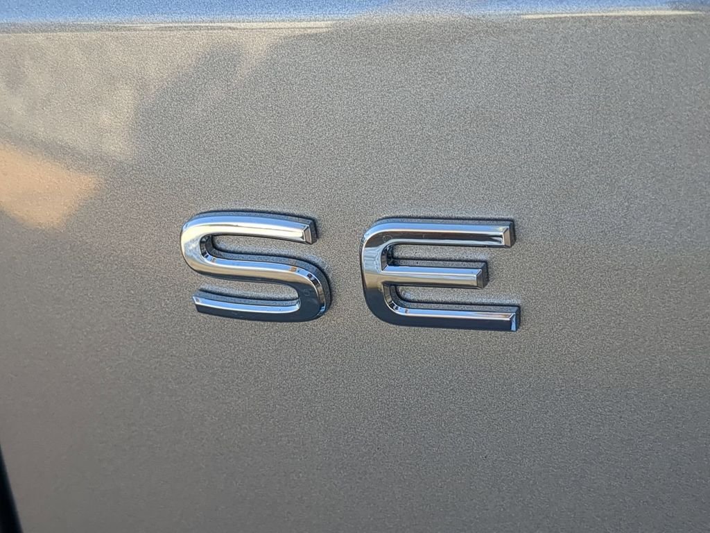 New 2026 Silver Volkswagen 2.0T SE w/Technology image 11