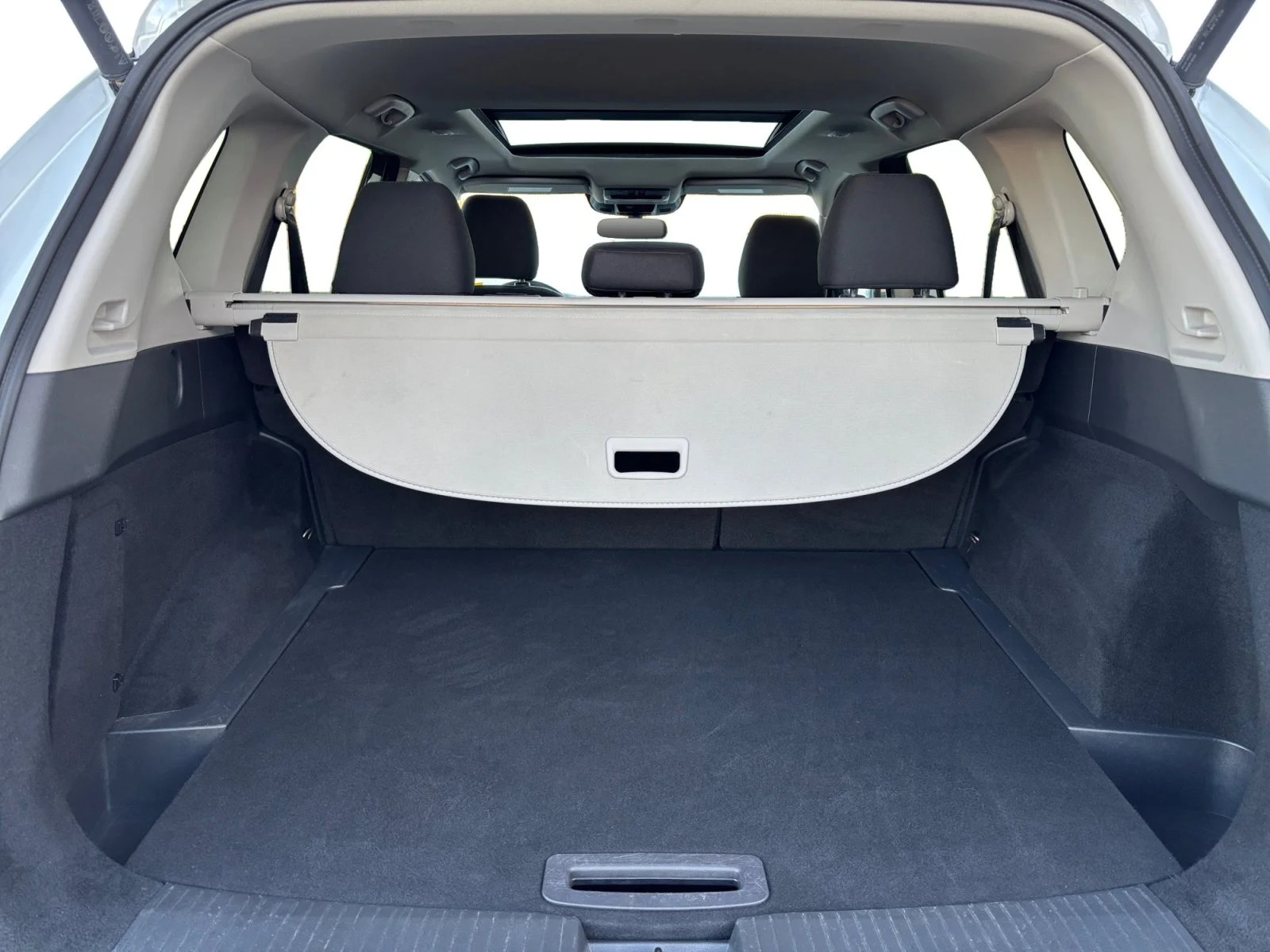 Used 2025 White Nissan SV Moonroof image 19