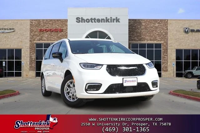 2026 Chrysler Pacifica Select's photo