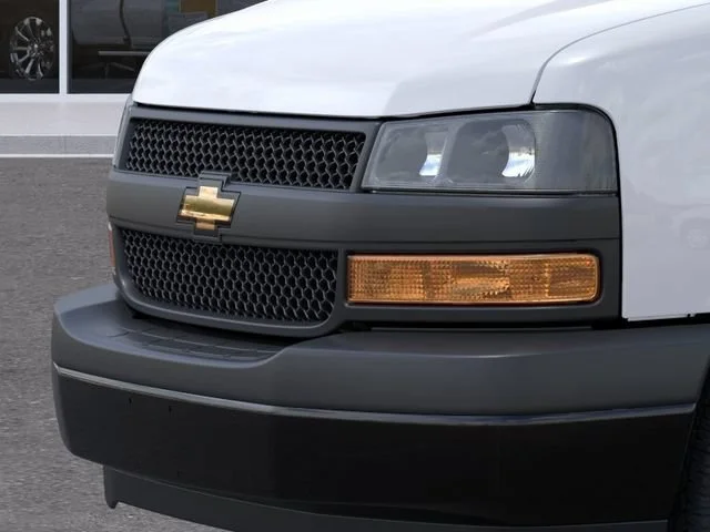 New 2026 Summit White Chevrolet WT image 13