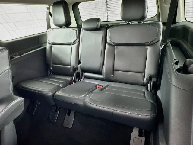New 2027 Gray Ford Platinum image 12