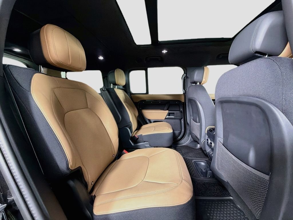 New 2026 Santorini Black Land Rover V8 image 30