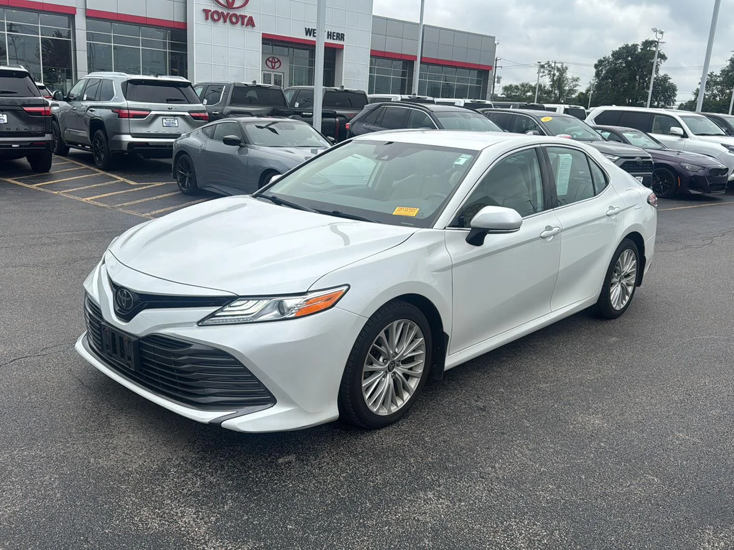 Used 2020 Wind Chill Pearl Toyota XLE image 3