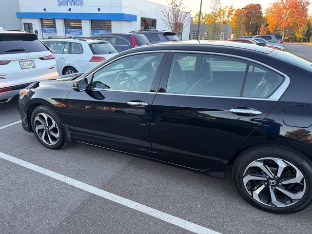 Used 2017 Crystal Black Pearl Honda EX-L image 3