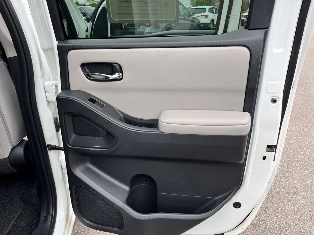 Used 2025 White Nissan SV image 15