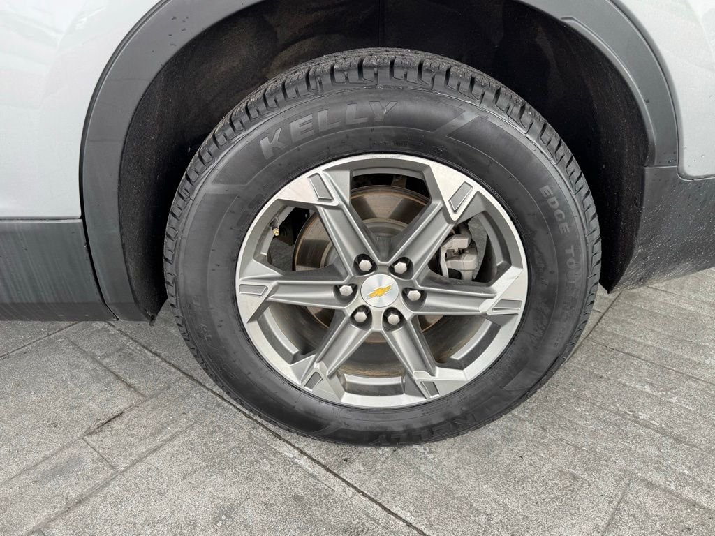 Used 2023 Gray Chevrolet LT image 4