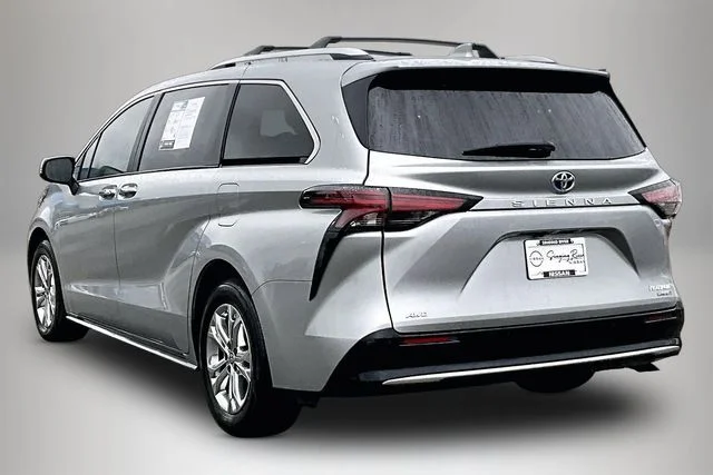 Used 2023 Silver Toyota Platinum image 4