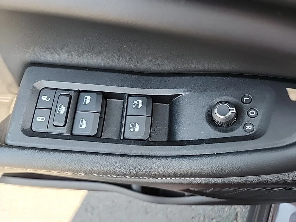 Used 2024 Gray Jeep Altitude X image 12