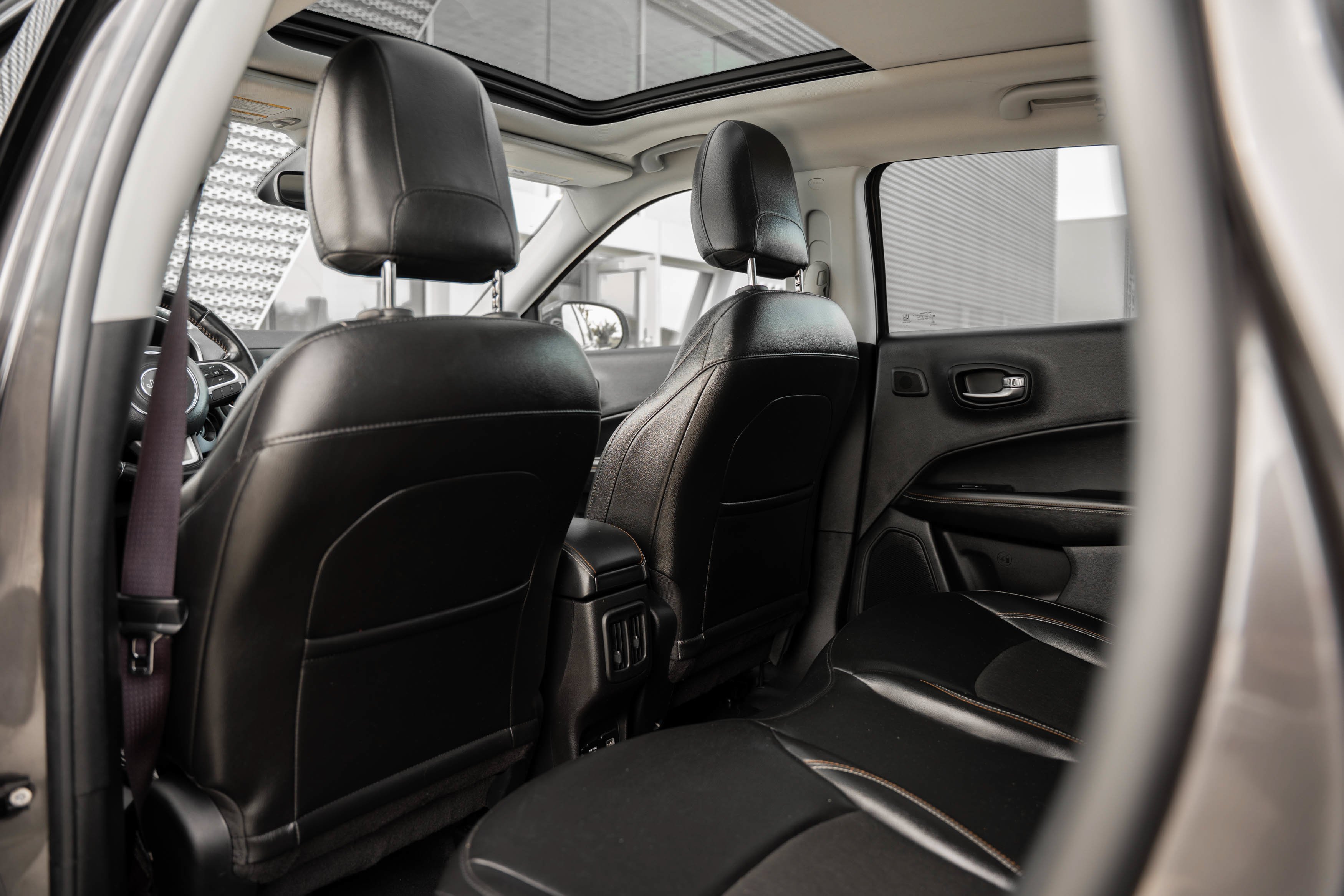 Used 2021 Granite Crystal Metallic Clearcoat Jeep Latitude image 15