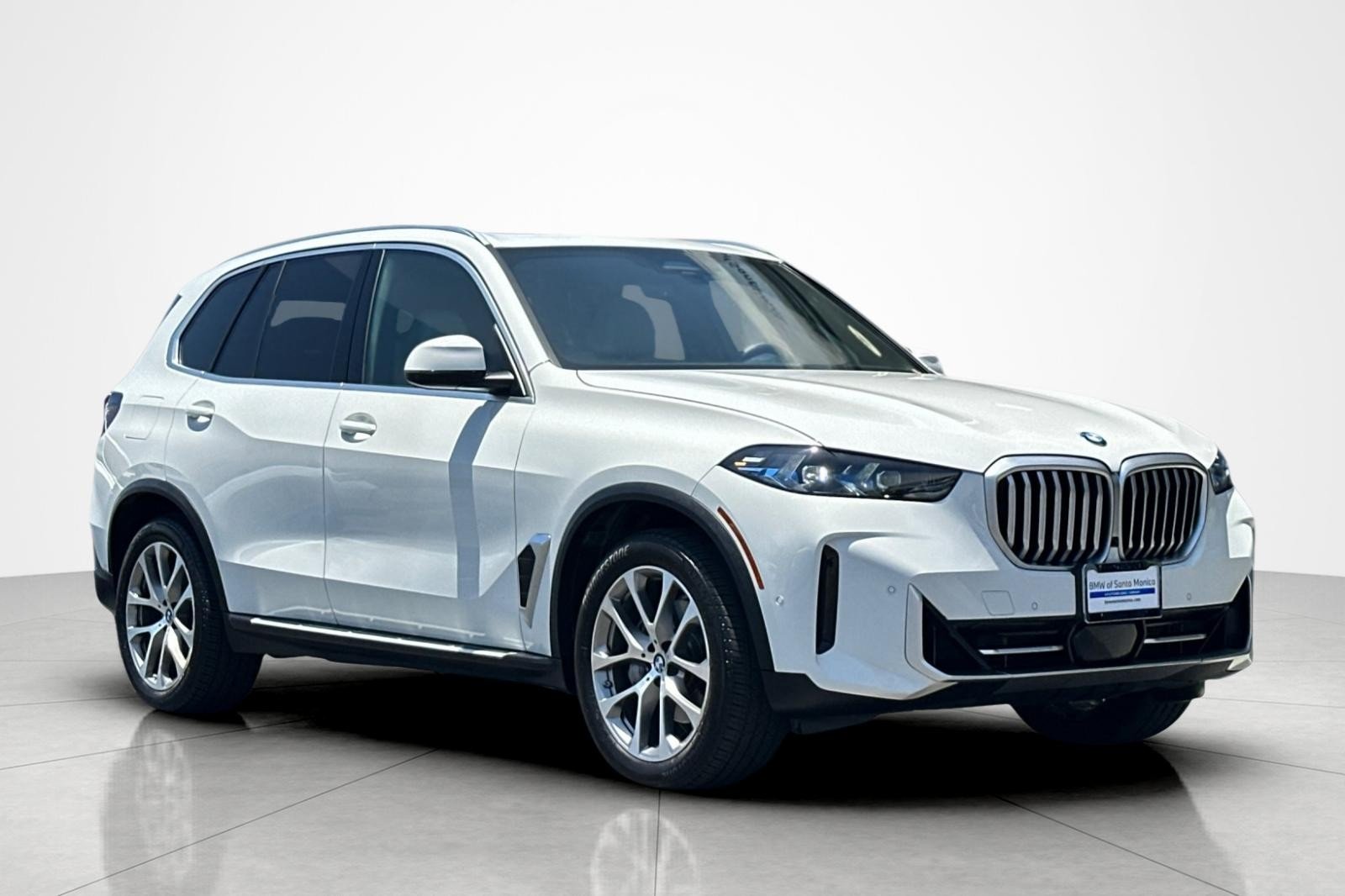 Used 2024 Alpine White BMW sDrive40i image 7
