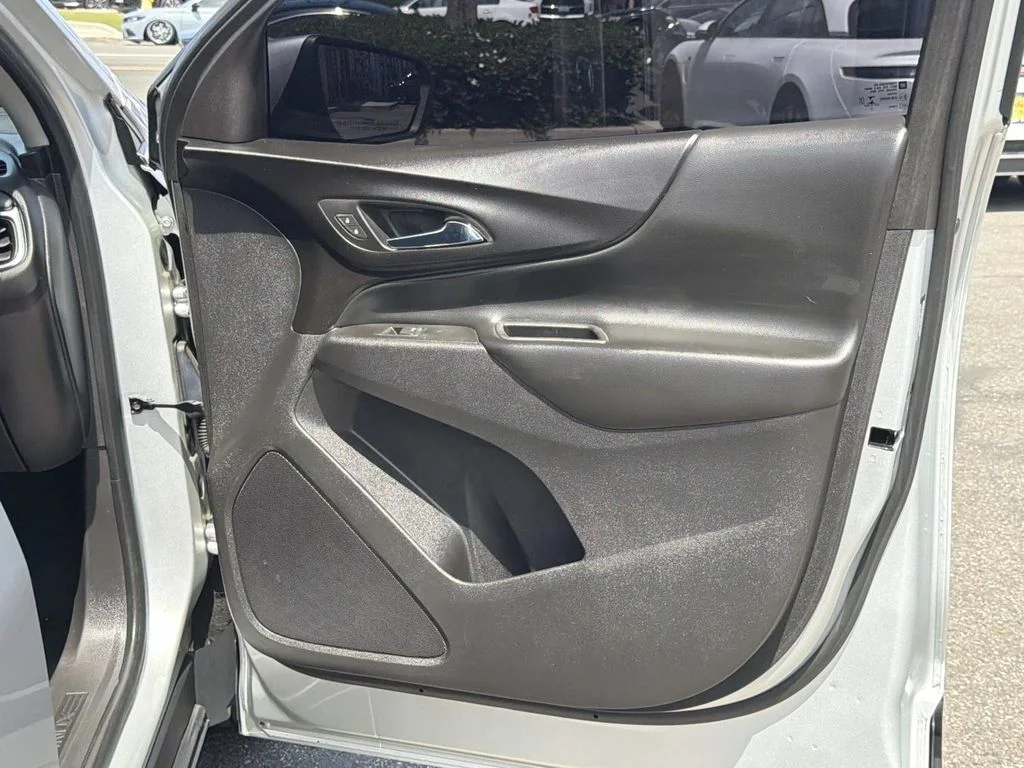 Used 2022 Silver Ice Metallic Chevrolet LT image 29
