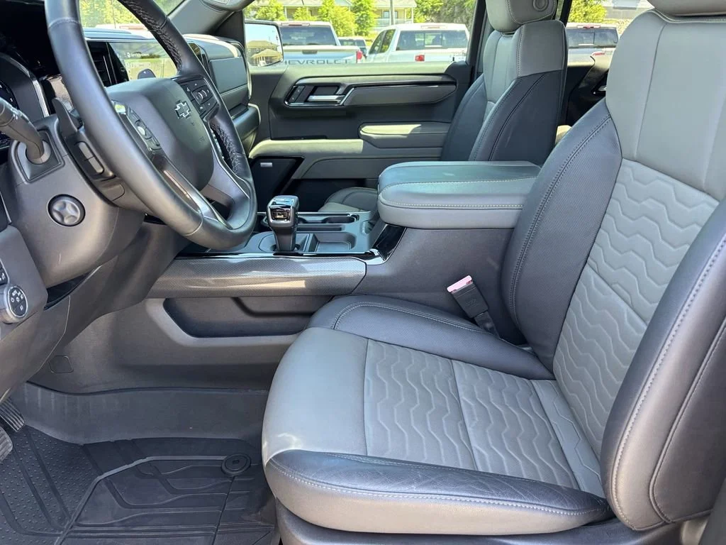 Used 2025 Black Chevrolet ZR2 image 19