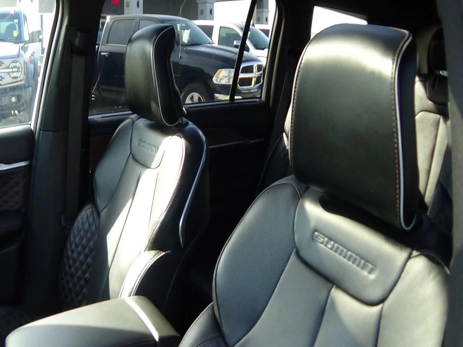 Used 2024 Rocky Mountain Pearl Coat (pfj) Jeep Summit image 21
