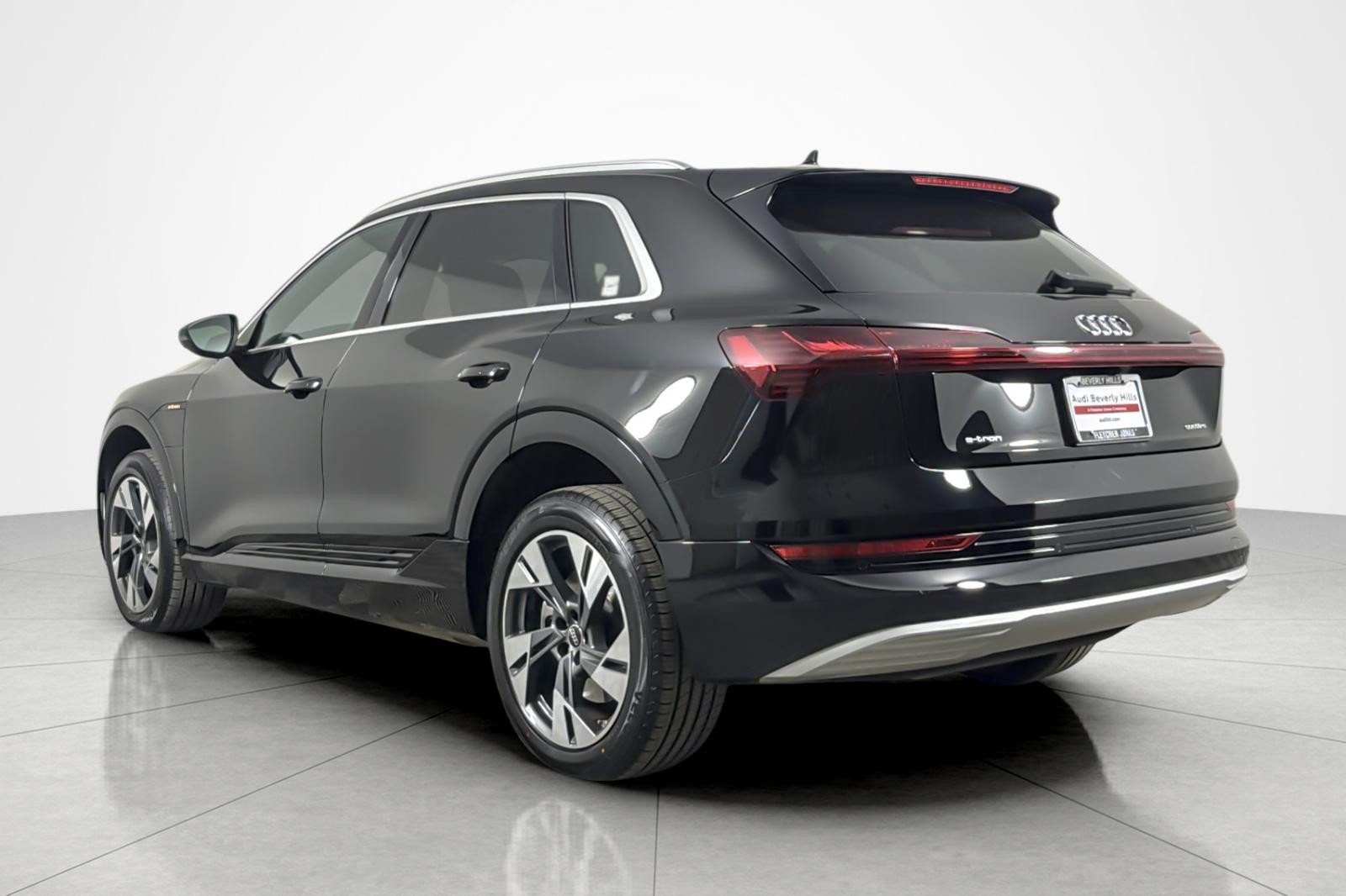Used 2022 Brilliant Black Audi Premium quattro image 3