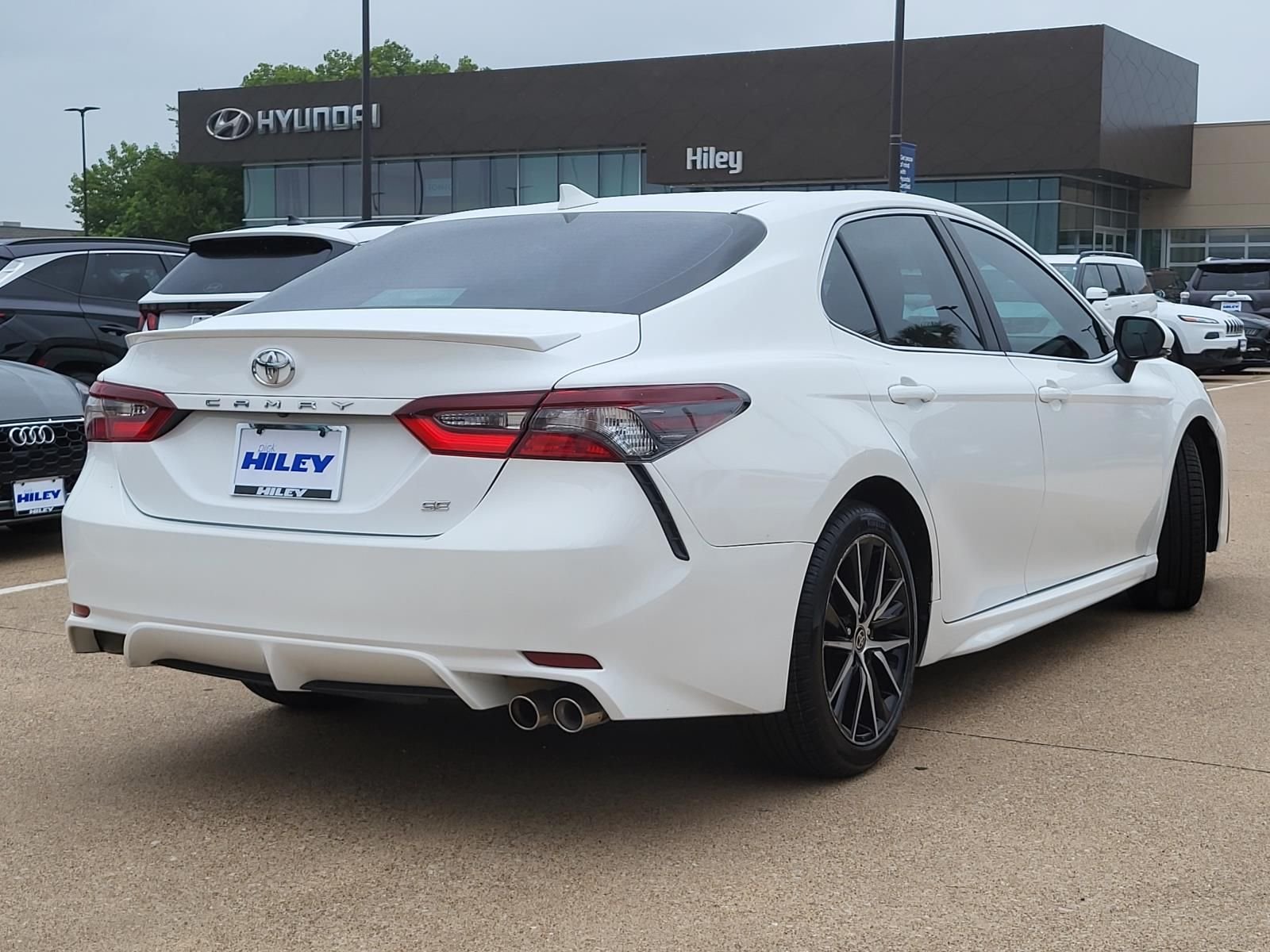 Used 2024 Ice Cap Toyota SE image 4